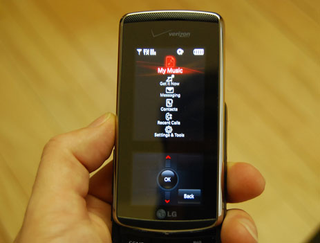 Illustration for article titled Verizon's LG Venus Reviewed (Verdict: Better Than Chocolate)